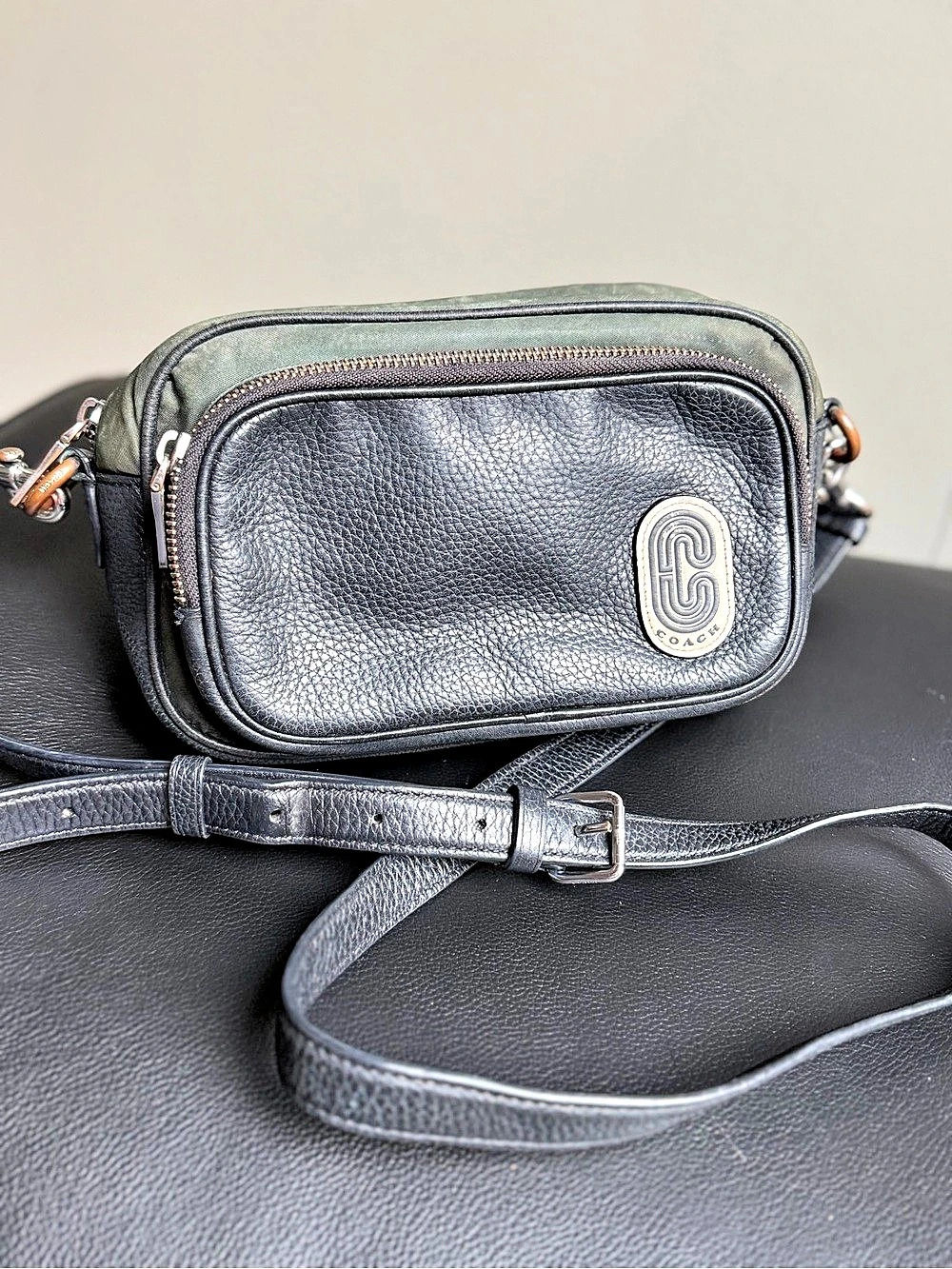 Coach Retro Shoulder Bag Pebbled Leather Navy Crossbody With Green Nylon